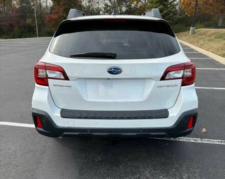 Белый Субару Аутбек, объемом двигателя 2.5 л и пробегом 45 тыс. км за 15000 $, фото 5 на Automoto.ua