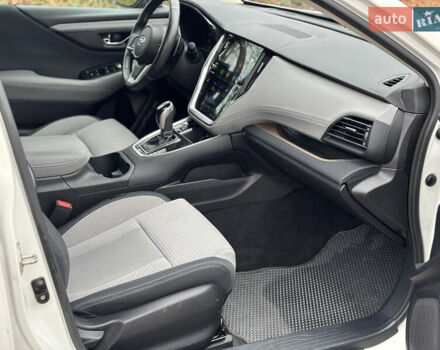 Белый Субару Аутбек, объемом двигателя 2.5 л и пробегом 95 тыс. км за 19850 $, фото 22 на Automoto.ua