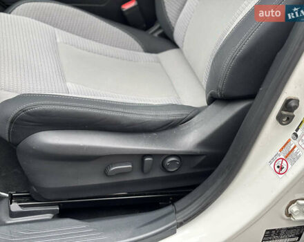 Белый Субару Аутбек, объемом двигателя 2.5 л и пробегом 95 тыс. км за 19850 $, фото 14 на Automoto.ua