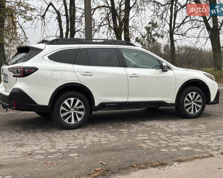 Белый Субару Аутбек, объемом двигателя 2.5 л и пробегом 95 тыс. км за 19850 $, фото 6 на Automoto.ua