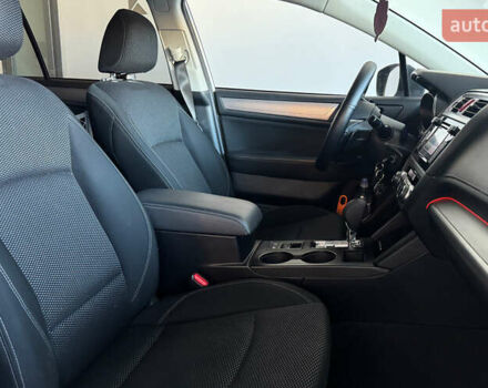 Білий Субару Аутбек, об'ємом двигуна 2.5 л та пробігом 76 тис. км за 18200 $, фото 22 на Automoto.ua