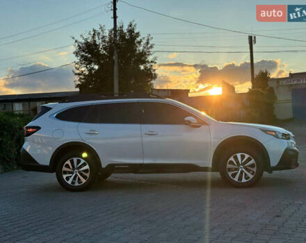 Білий Субару Аутбек, об'ємом двигуна 2.5 л та пробігом 40 тис. км за 21000 $, фото 5 на Automoto.ua