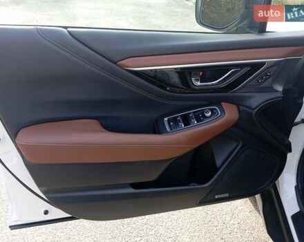 Белый Субару Аутбек, объемом двигателя 2.39 л и пробегом 126 тыс. км за 27600 $, фото 10 на Automoto.ua