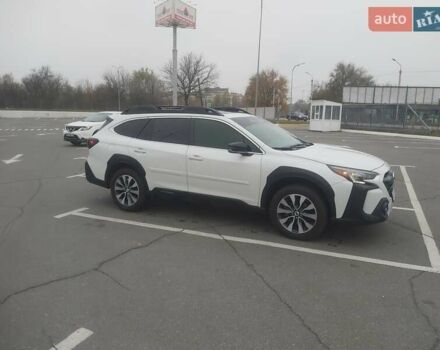 Белый Субару Аутбек, объемом двигателя 2.5 л и пробегом 40 тыс. км за 24500 $, фото 3 на Automoto.ua