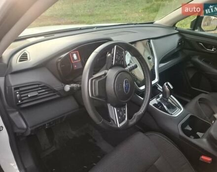 Білий Субару Аутбек, об'ємом двигуна 2.5 л та пробігом 9 тис. км за 28000 $, фото 5 на Automoto.ua