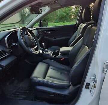 Белый Субару Аутбек, объемом двигателя 2.39 л и пробегом 16 тыс. км за 33000 $, фото 4 на Automoto.ua