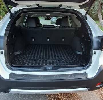 Белый Субару Аутбек, объемом двигателя 2.39 л и пробегом 16 тыс. км за 33000 $, фото 6 на Automoto.ua