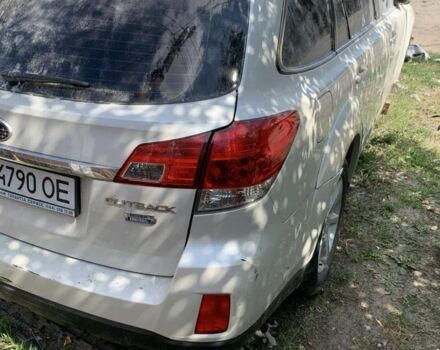 Белый Субару Аутбек, объемом двигателя 0 л и пробегом 100 тыс. км за 2267 $, фото 2 на Automoto.ua