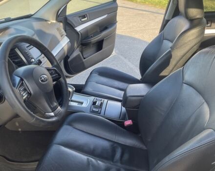 Белый Субару Аутбек, объемом двигателя 2.5 л и пробегом 196 тыс. км за 10000 $, фото 8 на Automoto.ua