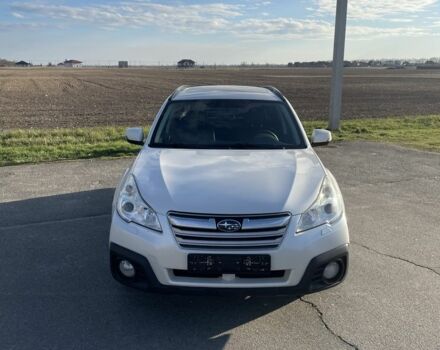 Белый Субару Аутбек, объемом двигателя 2.5 л и пробегом 196 тыс. км за 10000 $, фото 1 на Automoto.ua
