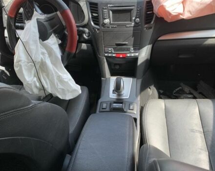 Белый Субару Аутбек, объемом двигателя 0 л и пробегом 100 тыс. км за 2267 $, фото 1 на Automoto.ua