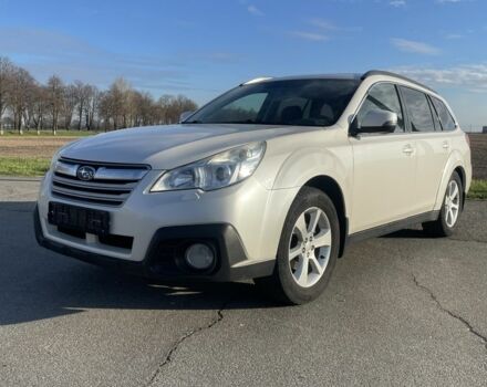 Белый Субару Аутбек, объемом двигателя 2.5 л и пробегом 196 тыс. км за 10000 $, фото 2 на Automoto.ua