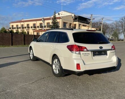 Белый Субару Аутбек, объемом двигателя 2.5 л и пробегом 196 тыс. км за 10000 $, фото 4 на Automoto.ua