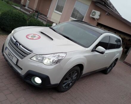 Белый Субару Аутбек, объемом двигателя 2 л и пробегом 243 тыс. км за 9999 $, фото 1 на Automoto.ua