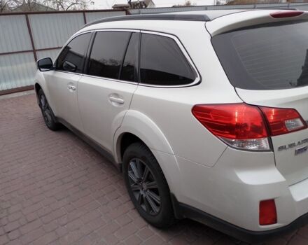 Белый Субару Аутбек, объемом двигателя 2 л и пробегом 243 тыс. км за 9999 $, фото 3 на Automoto.ua