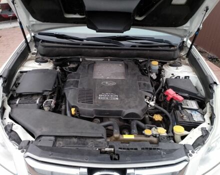 Белый Субару Аутбек, объемом двигателя 2 л и пробегом 243 тыс. км за 9999 $, фото 23 на Automoto.ua