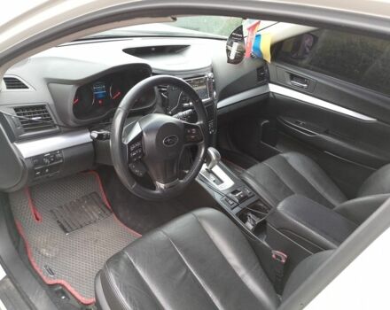 Белый Субару Аутбек, объемом двигателя 2 л и пробегом 243 тыс. км за 9999 $, фото 9 на Automoto.ua