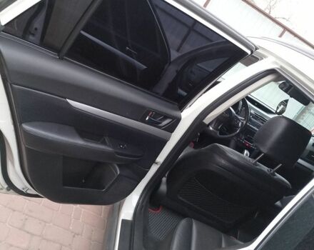 Белый Субару Аутбек, объемом двигателя 2 л и пробегом 243 тыс. км за 9999 $, фото 10 на Automoto.ua