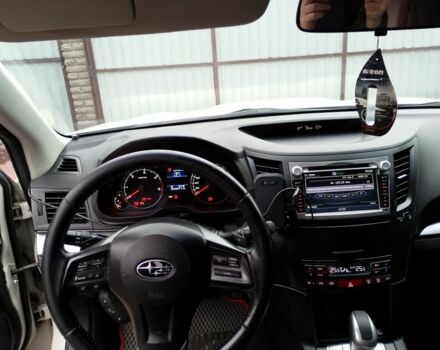 Белый Субару Аутбек, объемом двигателя 2 л и пробегом 243 тыс. км за 9999 $, фото 17 на Automoto.ua