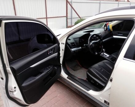 Белый Субару Аутбек, объемом двигателя 2 л и пробегом 243 тыс. км за 9999 $, фото 8 на Automoto.ua