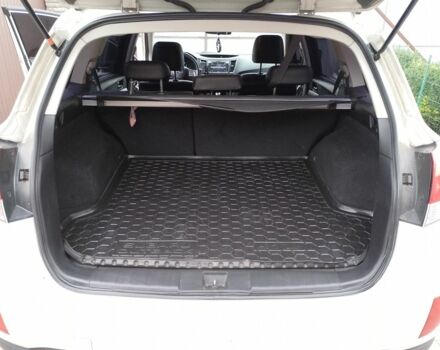 Белый Субару Аутбек, объемом двигателя 2 л и пробегом 243 тыс. км за 9999 $, фото 11 на Automoto.ua