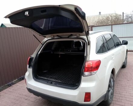 Белый Субару Аутбек, объемом двигателя 2 л и пробегом 243 тыс. км за 9999 $, фото 13 на Automoto.ua