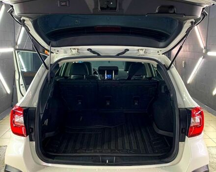 Белый Субару Аутбек, объемом двигателя 2.5 л и пробегом 84 тыс. км за 18999 $, фото 10 на Automoto.ua