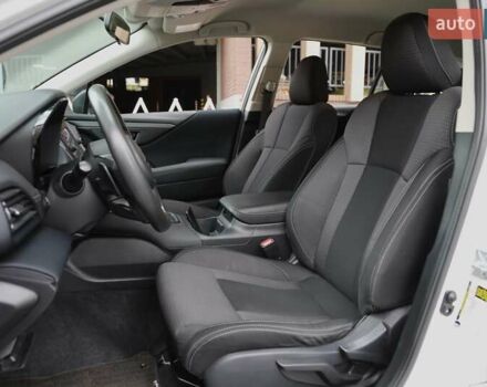 Белый Субару Аутбек, объемом двигателя 2.5 л и пробегом 67 тыс. км за 24700 $, фото 6 на Automoto.ua