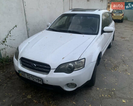Белый Субару Аутбек, объемом двигателя 3 л и пробегом 111 тыс. км за 2500 $, фото 1 на Automoto.ua