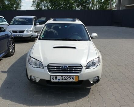 Белый Субару Аутбек, объемом двигателя 2 л и пробегом 250 тыс. км за 4500 $, фото 1 на Automoto.ua