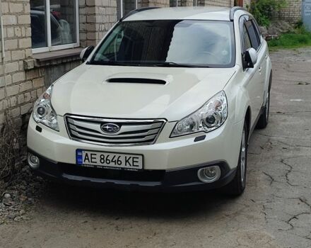 Белый Субару Аутбек, объемом двигателя 2 л и пробегом 310 тыс. км за 9100 $, фото 1 на Automoto.ua