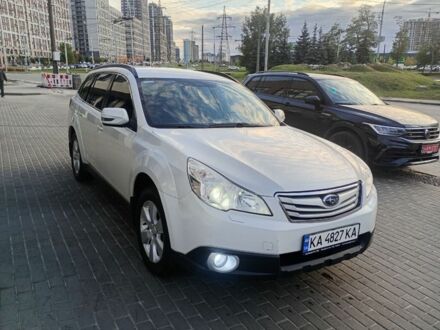 Белый Субару Аутбек, объемом двигателя 2.5 л и пробегом 250 тыс. км за 6500 $, фото 1 на Automoto.ua