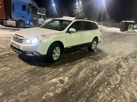 Белый Субару Аутбек, объемом двигателя 2.5 л и пробегом 366 тыс. км за 8500 $, фото 1 на Automoto.ua