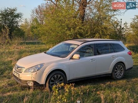 Білий Субару Аутбек, об'ємом двигуна 2.5 л та пробігом 284 тис. км за 7300 $, фото 1 на Automoto.ua