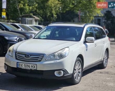Белый Субару Аутбек, объемом двигателя 2.46 л и пробегом 280 тыс. км за 9500 $, фото 1 на Automoto.ua