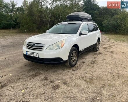 Білий Субару Аутбек, об'ємом двигуна 2.46 л та пробігом 250 тис. км за 7000 $, фото 1 на Automoto.ua