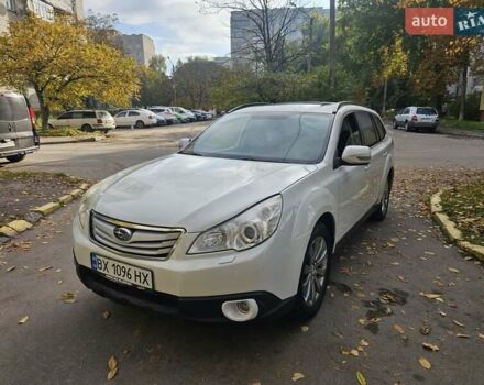 Субару Аутбек 2010 в Львове на Automoto.ua Белый Субару Аутбек, объемом двигателя 2.46 л и пробегом 270 тыс. км за 7700 $, фото 1 на Automoto.ua
