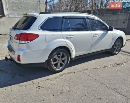 Белый Субару Аутбек, объемом двигателя 2.5 л и пробегом 218 тыс. км за 10500 $, фото 1 на Automoto.ua