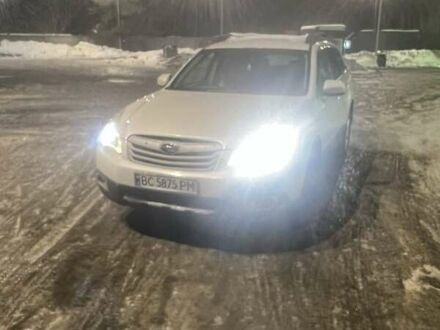 Белый Субару Аутбек, объемом двигателя 2.5 л и пробегом 366 тыс. км за 8500 $, фото 1 на Automoto.ua