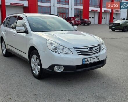 Білий Субару Аутбек, об'ємом двигуна 2.46 л та пробігом 210 тис. км за 10200 $, фото 1 на Automoto.ua