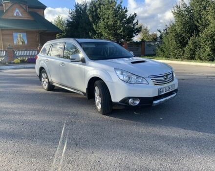 Білий Субару Аутбек, об'ємом двигуна 2 л та пробігом 355 тис. км за 8500 $, фото 1 на Automoto.ua