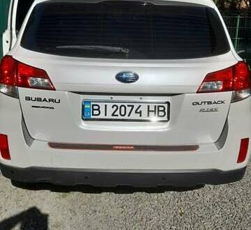 Субару Аутбек 2011 в Виноградове на Automoto.ua Белый Субару Аутбек, объемом двигателя 2.46 л и пробегом 250 тыс. км за 11000 $, фото 1 на Automoto.ua