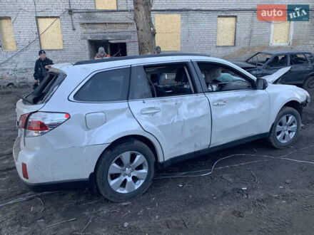 Субару Аутбек 2011 в Харькове на Automoto.ua Белый Субару Аутбек, объемом двигателя 2.5 л и пробегом 151 тыс. км за 3350 $, фото 1 на Automoto.ua
