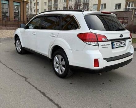 Белый Субару Аутбек, объемом двигателя 2.5 л и пробегом 304 тыс. км за 9700 $, фото 1 на Automoto.ua