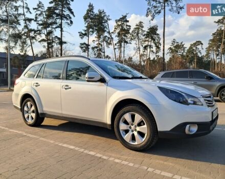 Белый Субару Аутбек, объемом двигателя 2.46 л и пробегом 257 тыс. км за 9900 $, фото 1 на Automoto.ua