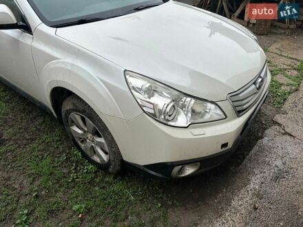 Білий Субару Аутбек, об'ємом двигуна 2.46 л та пробігом 160 тис. км за 6000 $, фото 1 на Automoto.ua