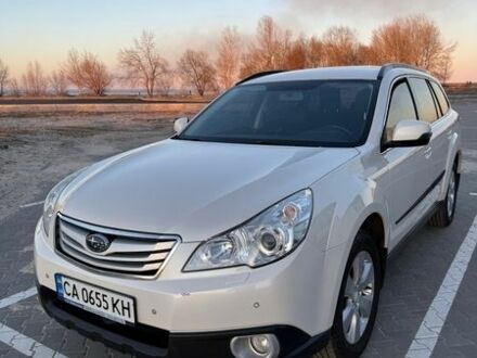 Белый Субару Аутбек, объемом двигателя 2.46 л и пробегом 200 тыс. км за 10000 $, фото 1 на Automoto.ua