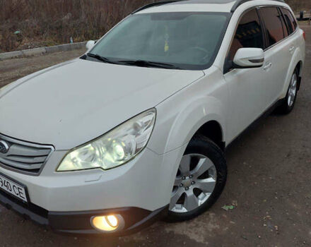 Белый Субару Аутбек, объемом двигателя 2.46 л и пробегом 320 тыс. км за 10500 $, фото 1 на Automoto.ua