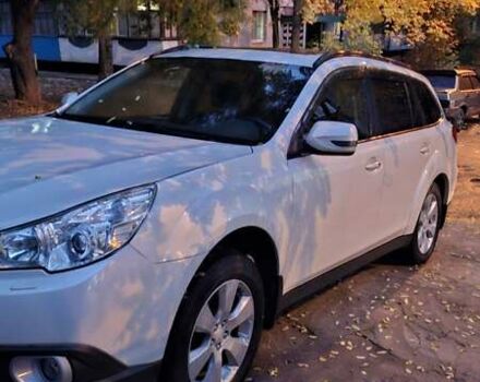Белый Субару Аутбек, объемом двигателя 2.46 л и пробегом 166 тыс. км за 10500 $, фото 1 на Automoto.ua