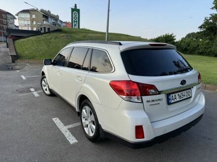 Білий Субару Аутбек, об'ємом двигуна 2.5 л та пробігом 230 тис. км за 8600 $, фото 1 на Automoto.ua